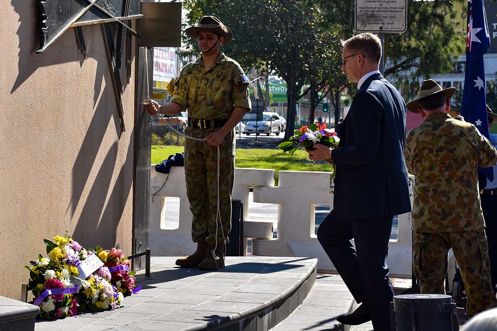 Julian Hill MP laying wreath at local Anzac Day service