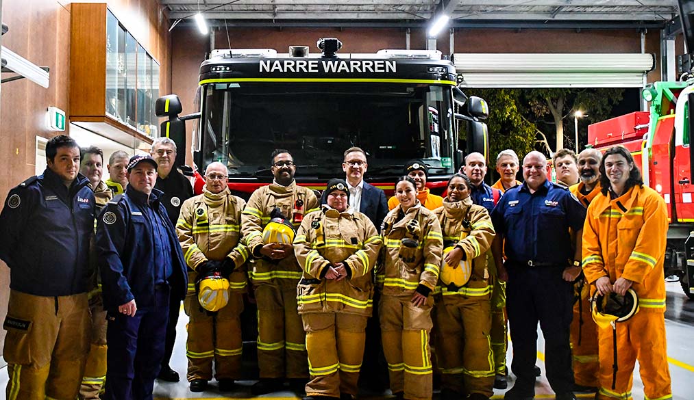 Julian Hill MP thanking Narre Warren CFA members